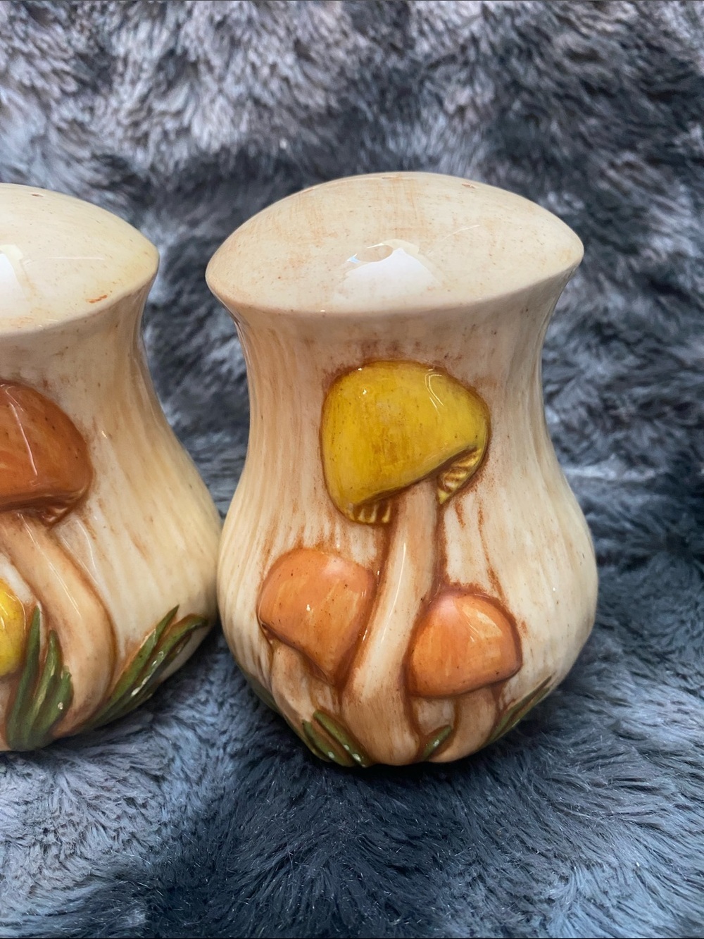 Vintage Hand-Painted Mushroom Ceramic Salt and Pepper Shakers - Yellow & Brown - Picture 8 of 16